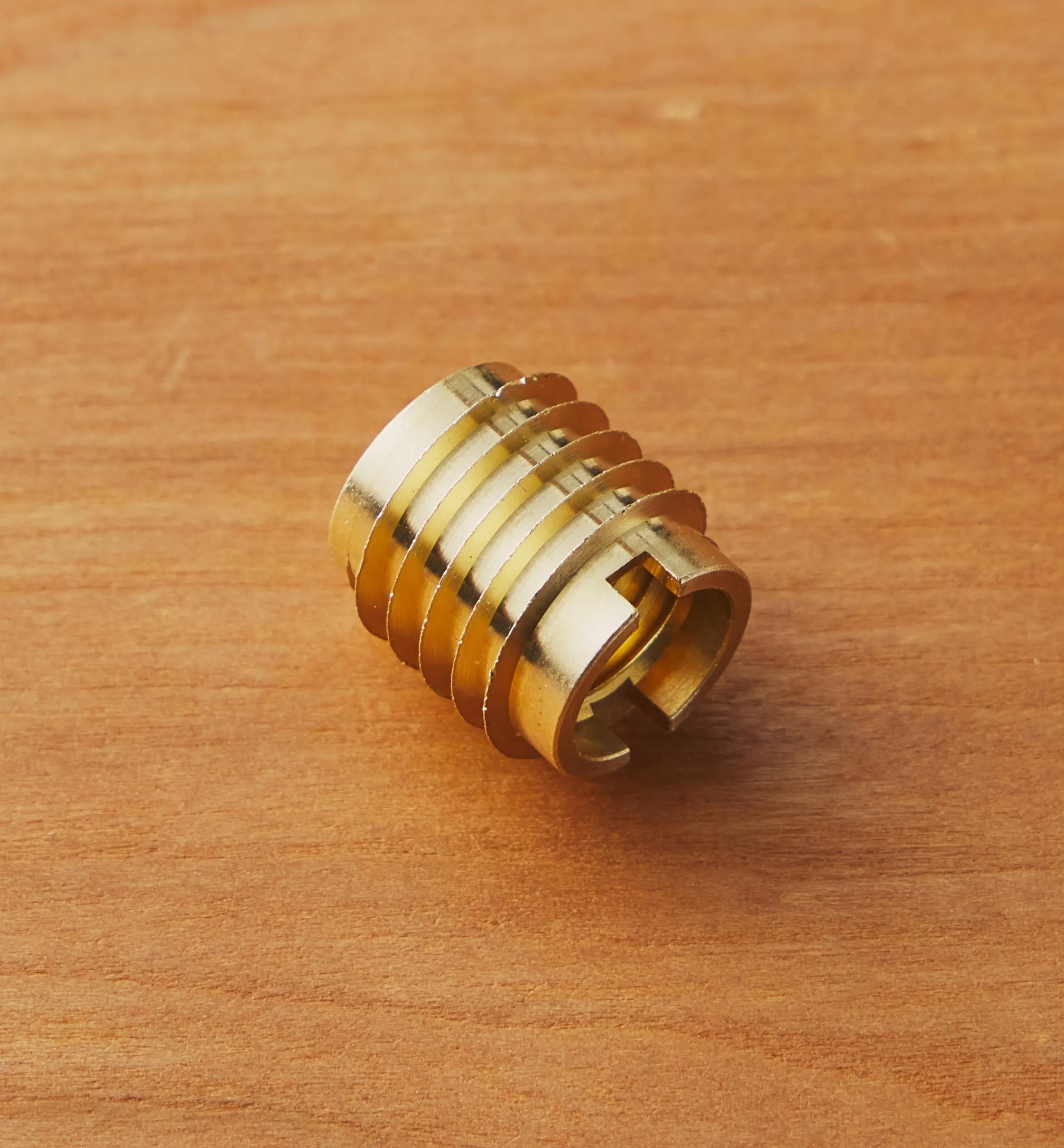 Lee Valley Fasteners>3/8-16 Brass Knife-Edge Insert Nut