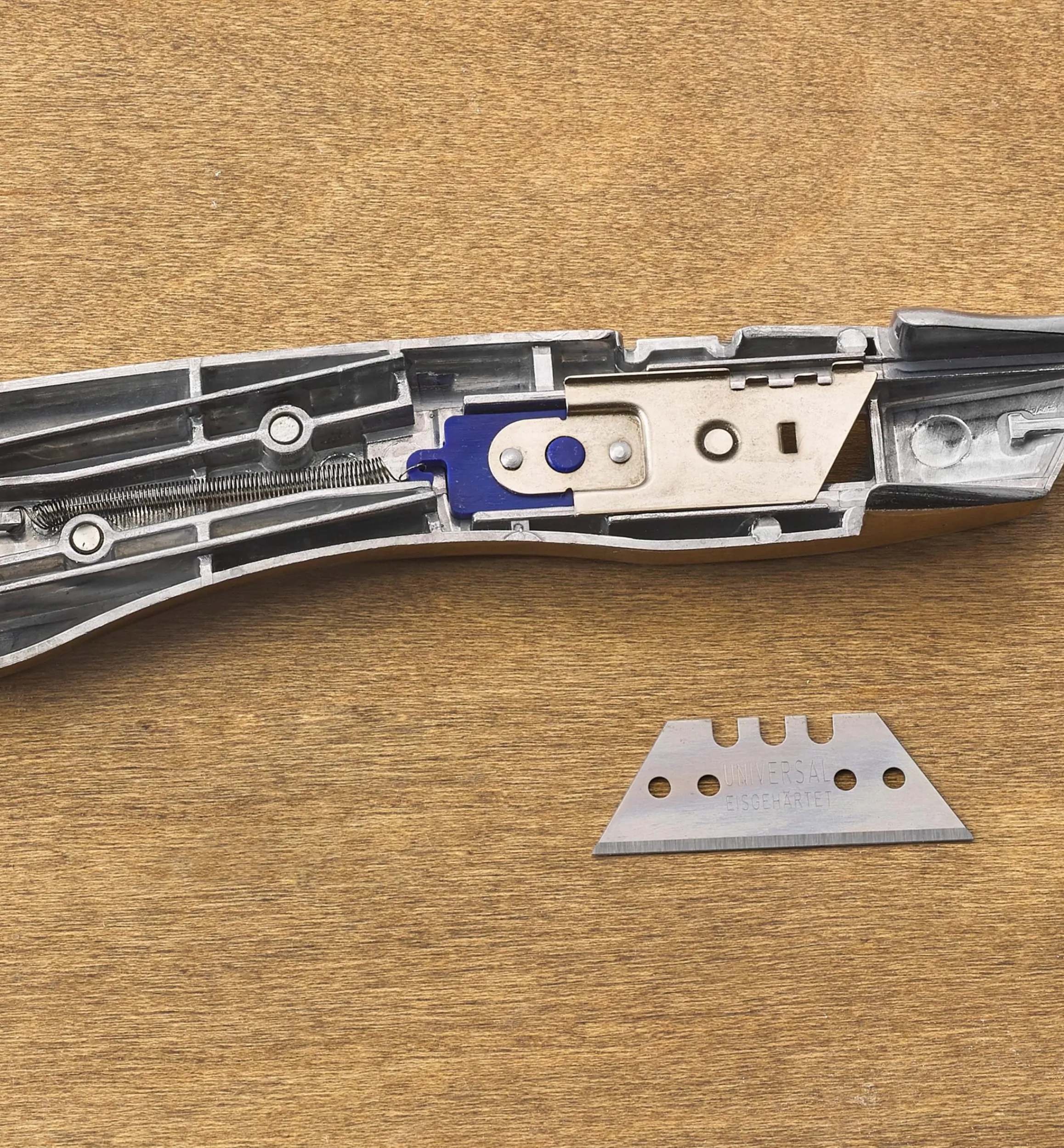Lee Valley Knives>Delphin 2013 Retractable Knife With Holster