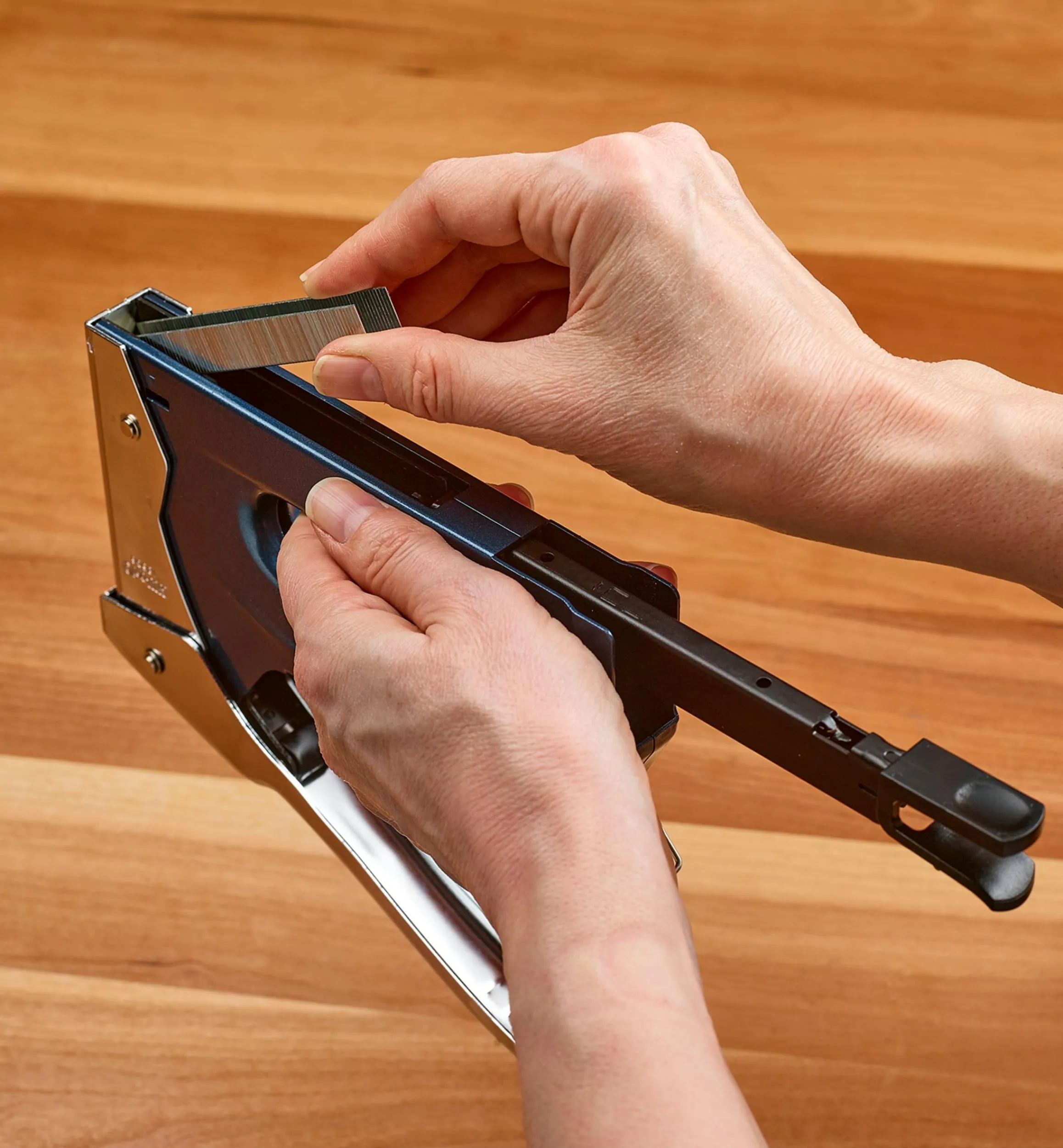 Lee Valley Office>Light-Touch Steel Staple Gun