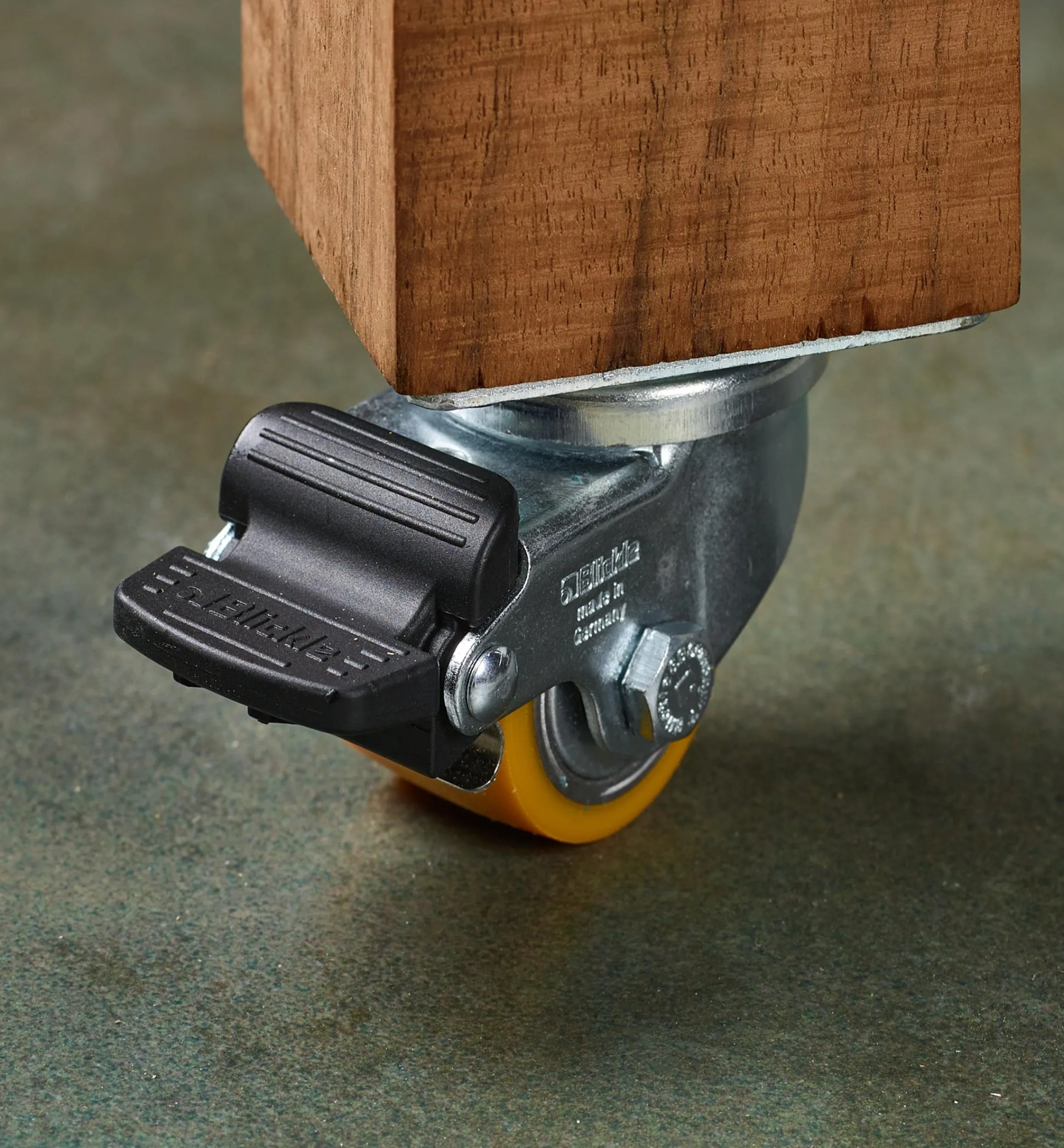 Lee Valley Casters & Wheels>Low-Profile Polyurethane Caster With Brake