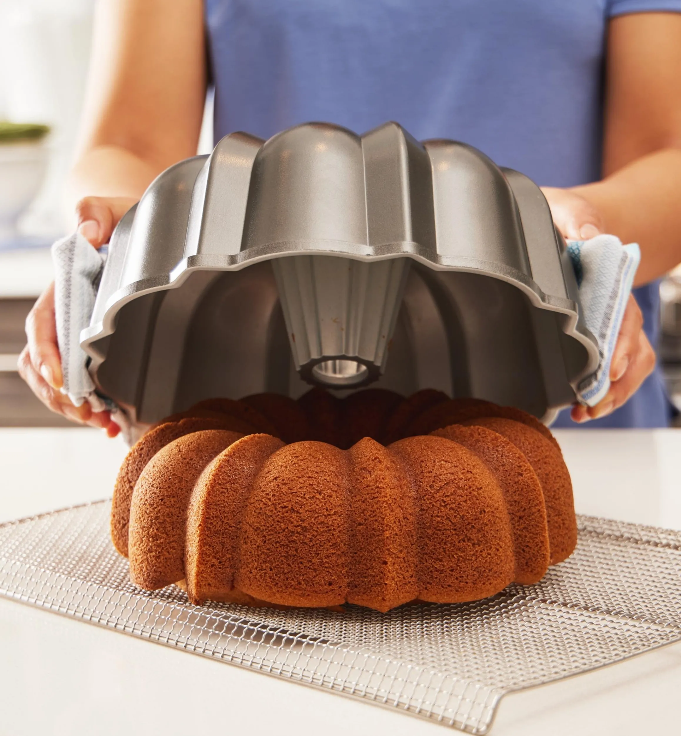Lee Valley Bakeware>Original Bundt Pan