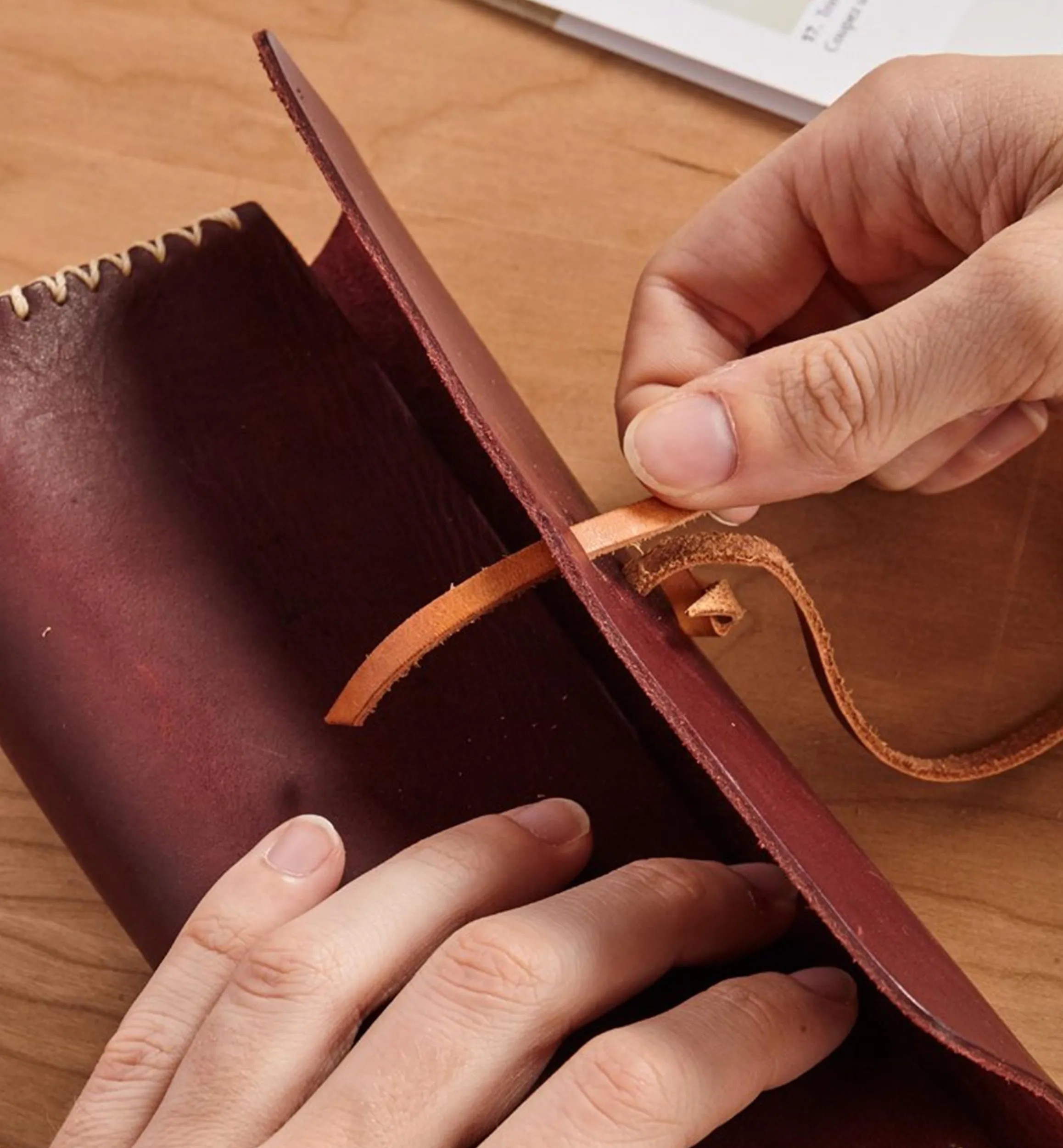 Lee Valley Supplies>Premium Leathercraft Multi-Purpose Case Kit