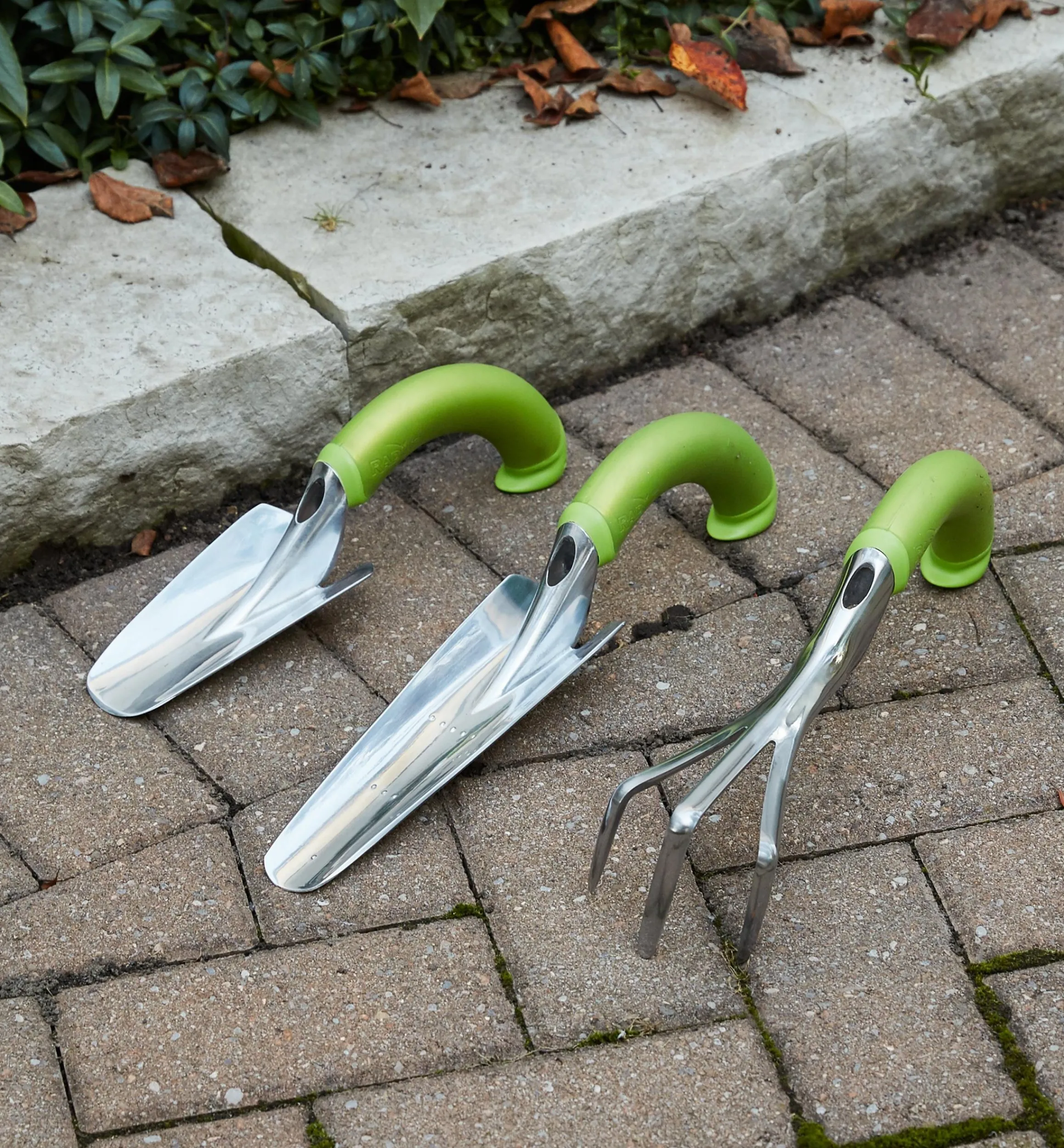 Lee Valley Weeding>Radius Ergonomic Hand Tools