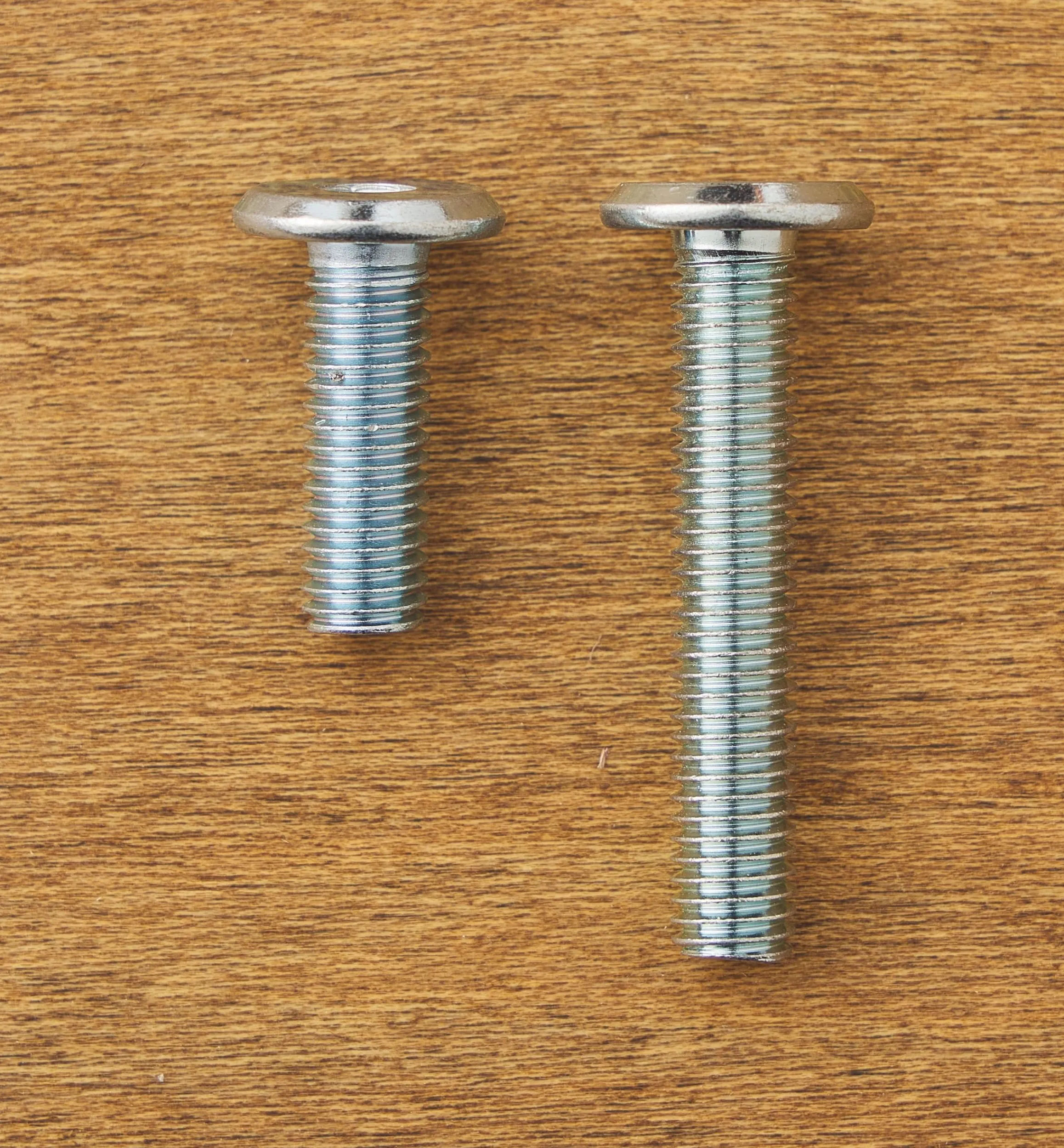 Lee Valley Fasteners>Rampa M8 Flat-Head Bolts