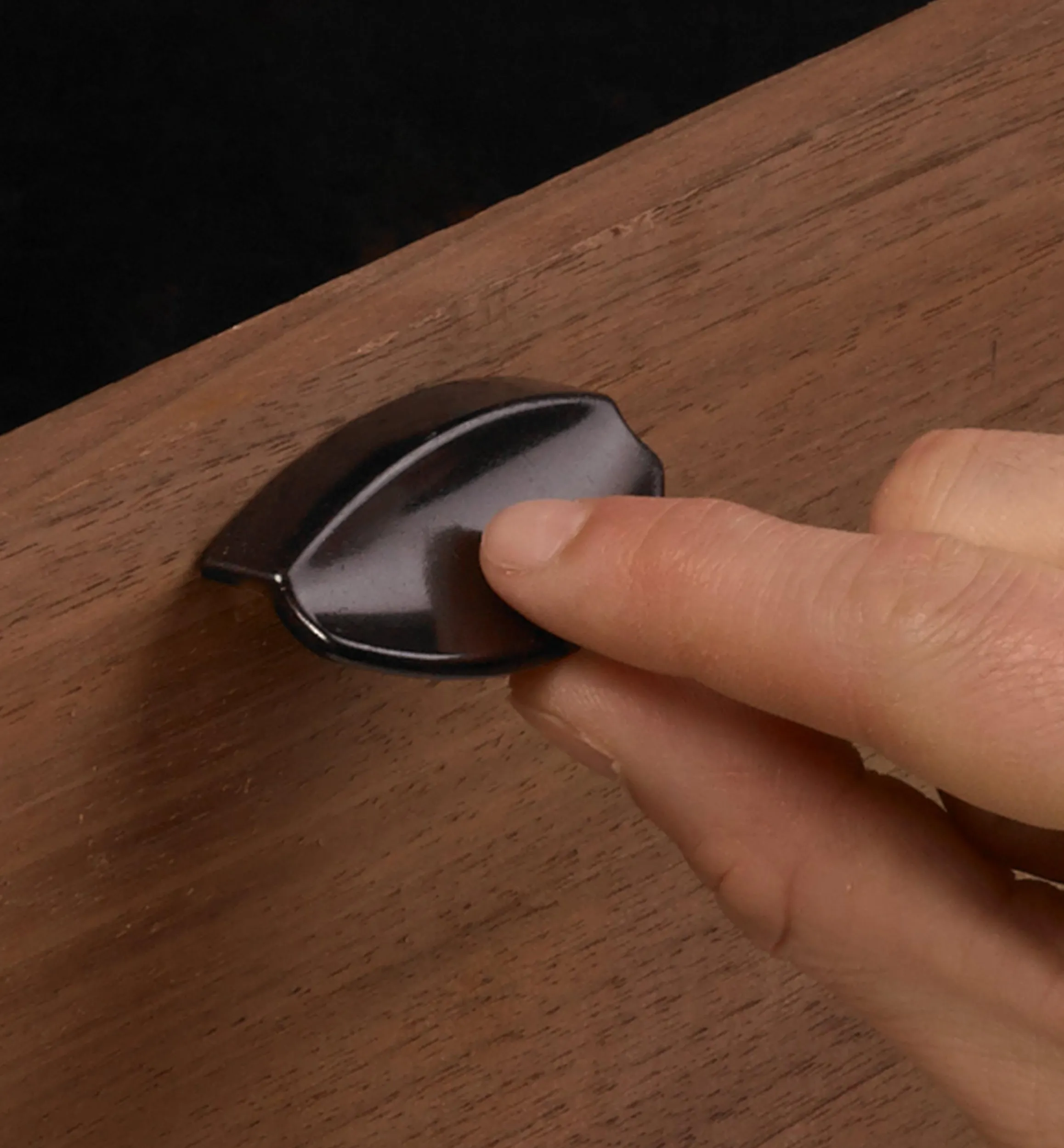 Lee Valley Handles>Rounded Flap Pulls