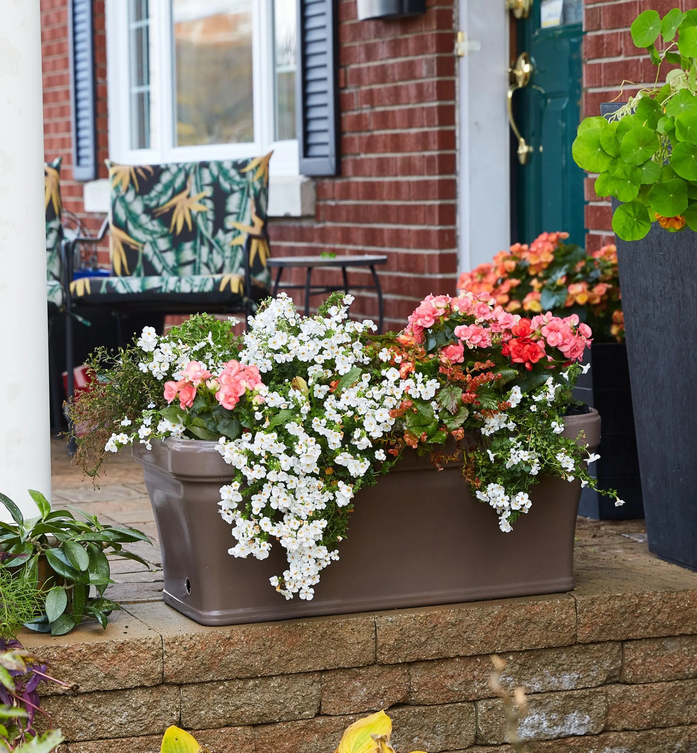 Lee Valley Container Gardening>Self-Watering Planter