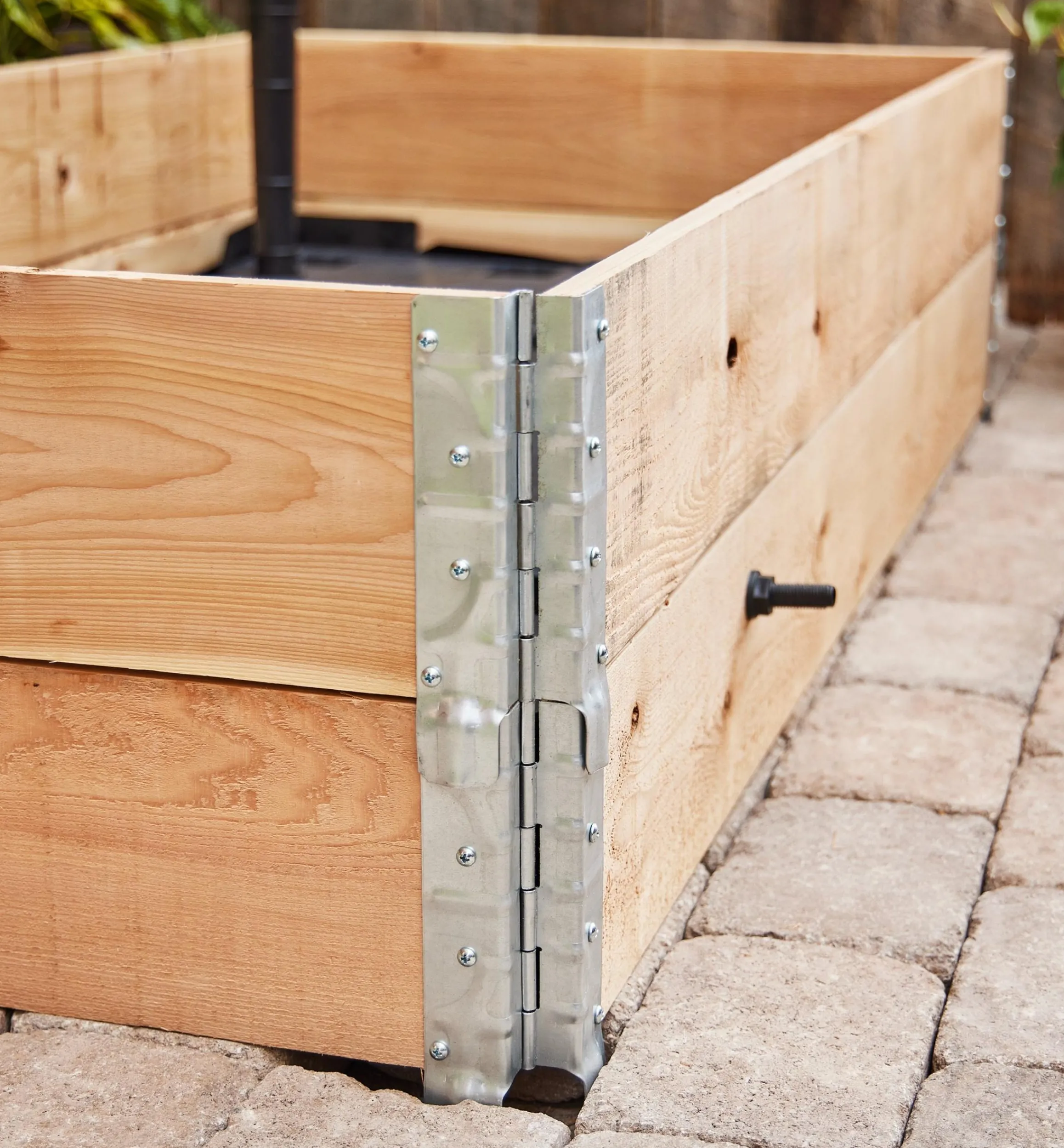 Lee Valley Container Gardening>Self-Watering Raised-Bed Hardware