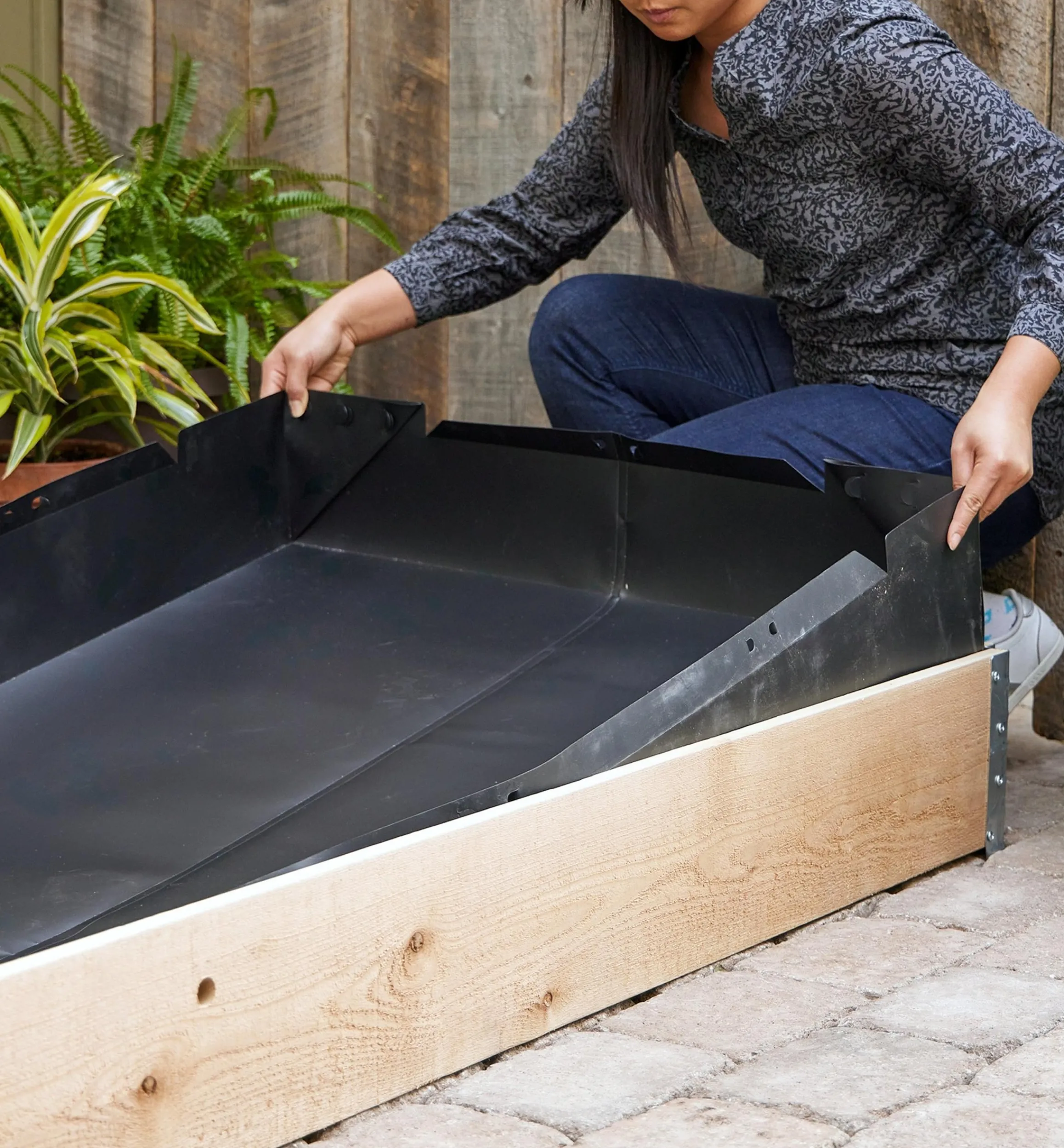 Lee Valley Container Gardening>Self-Watering Raised-Bed Hardware