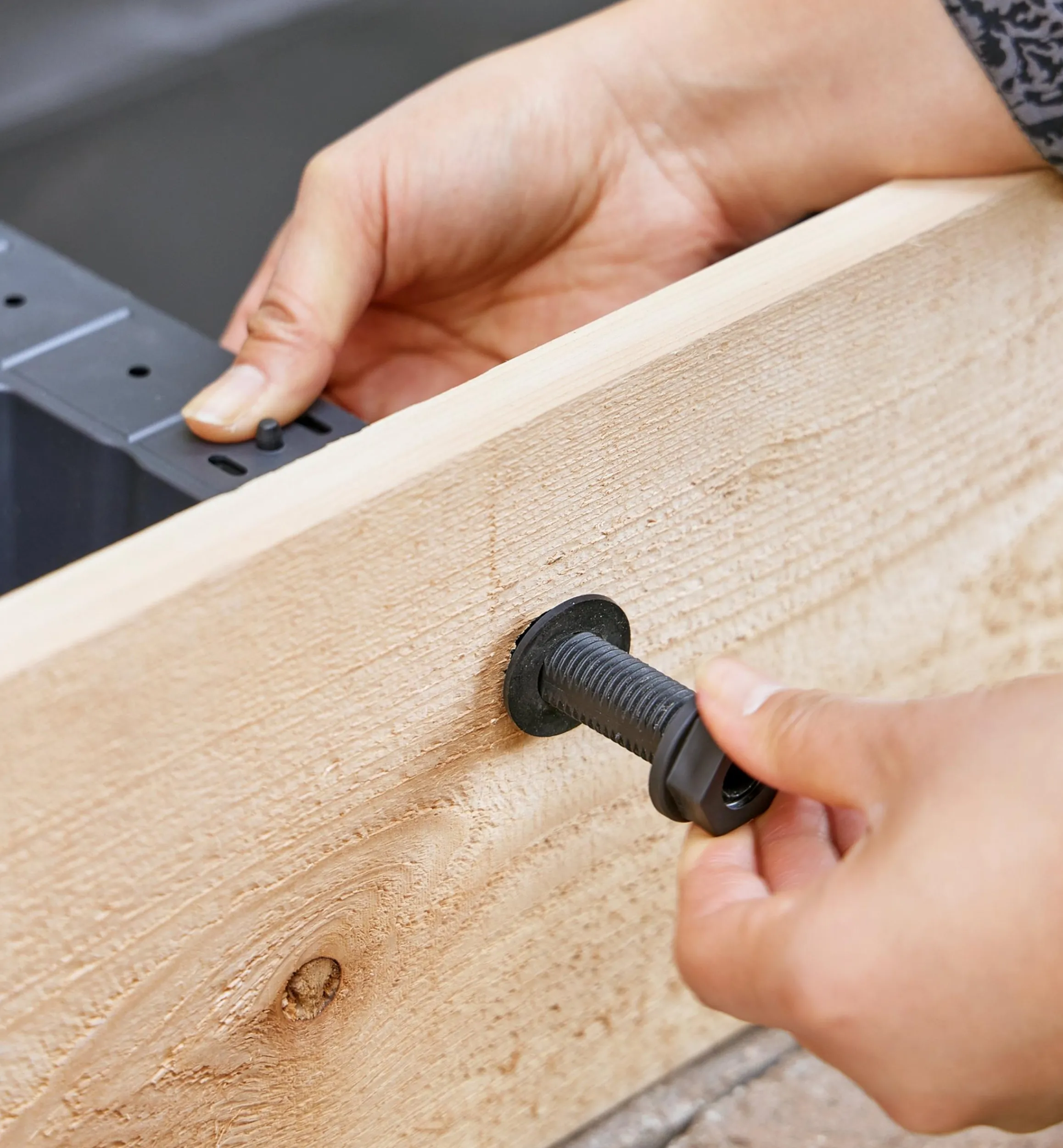 Lee Valley Container Gardening>Self-Watering Raised-Bed Hardware