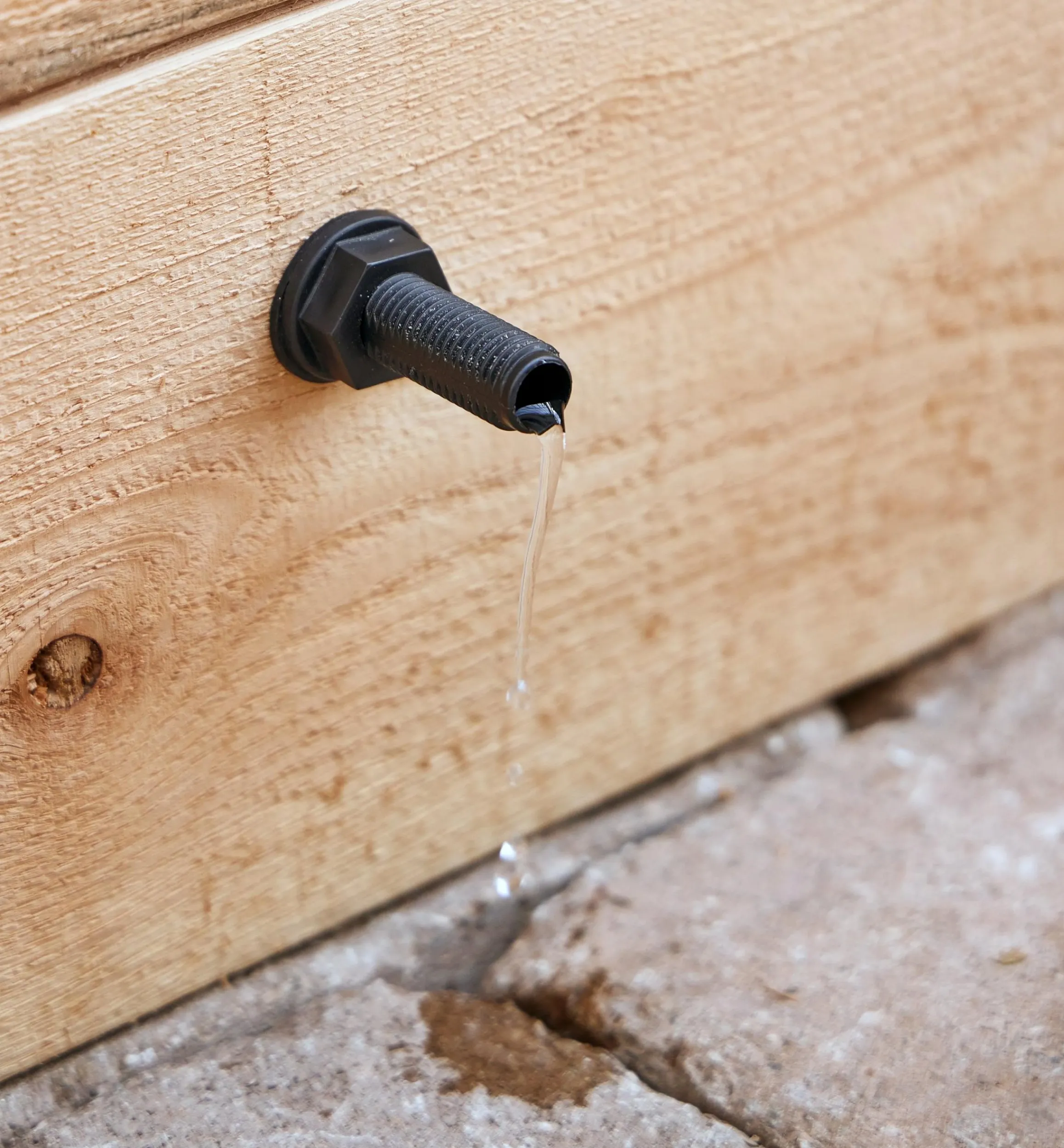 Lee Valley Container Gardening>Self-Watering Raised-Bed Hardware