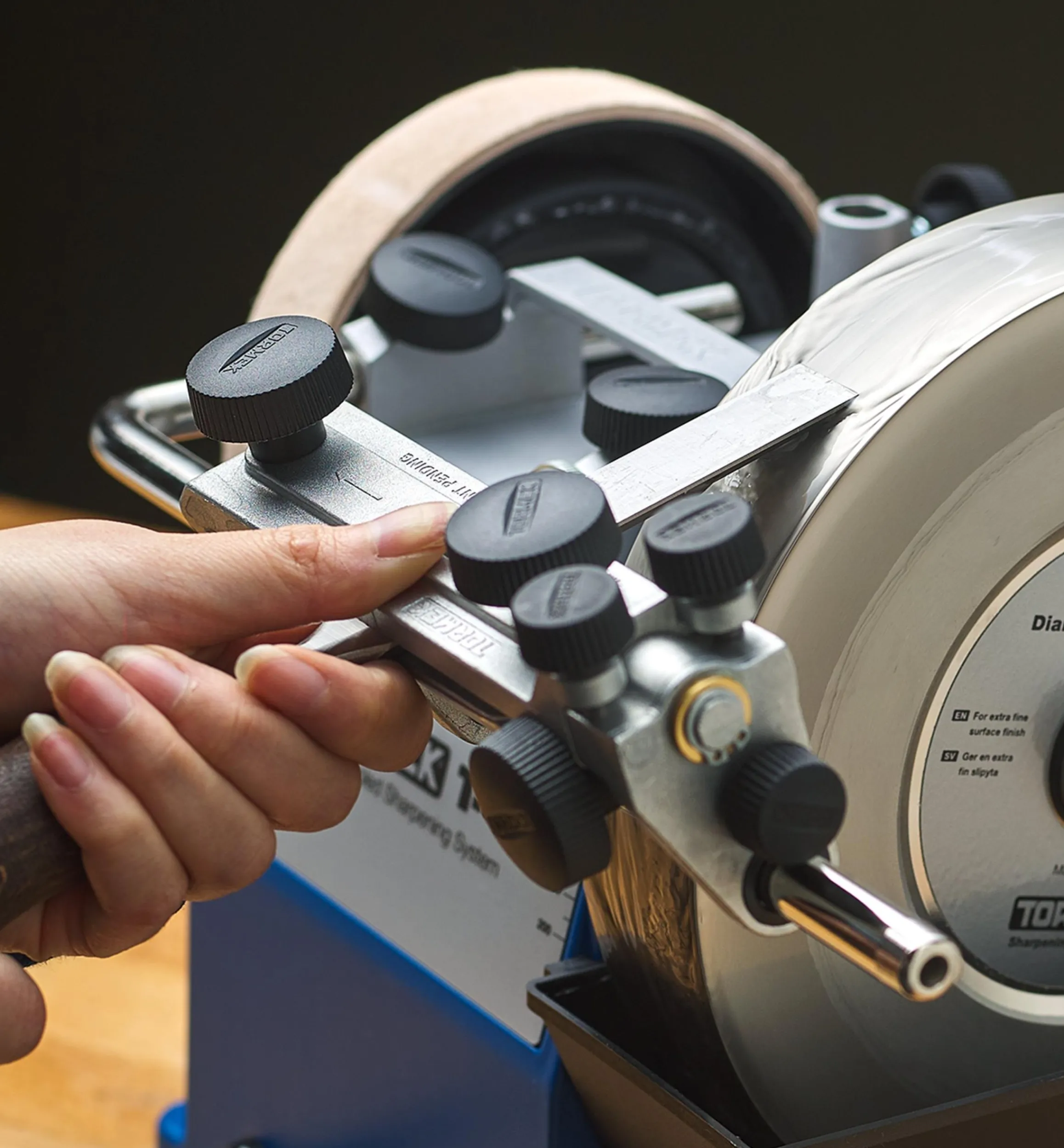 Lee Valley Sharpening>Square-Edge Jig For Chisels & Planes For Tormek T-4 & T-8 Machines