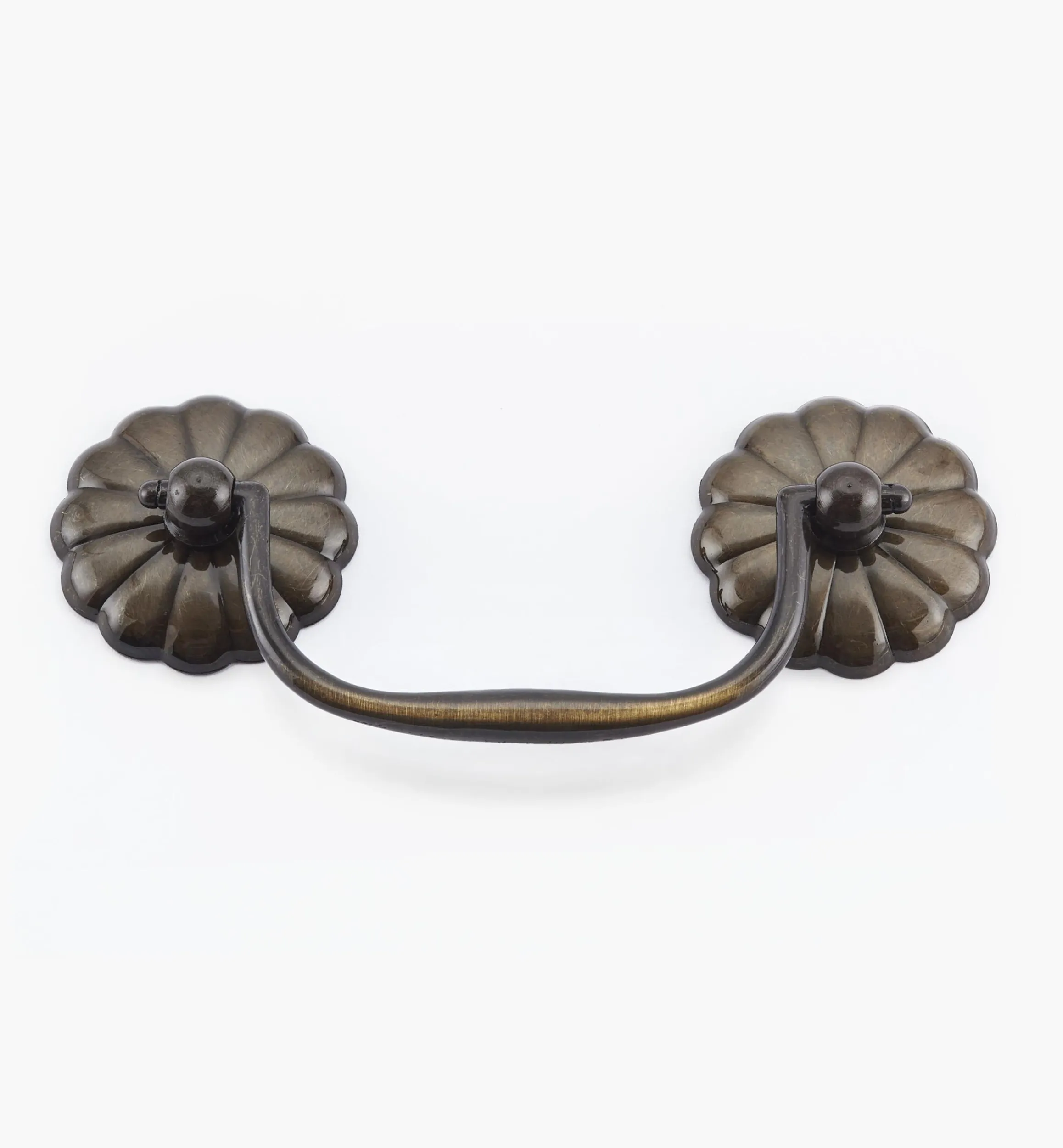 Lee Valley Handles>Stamped Petal Cabinet Handles