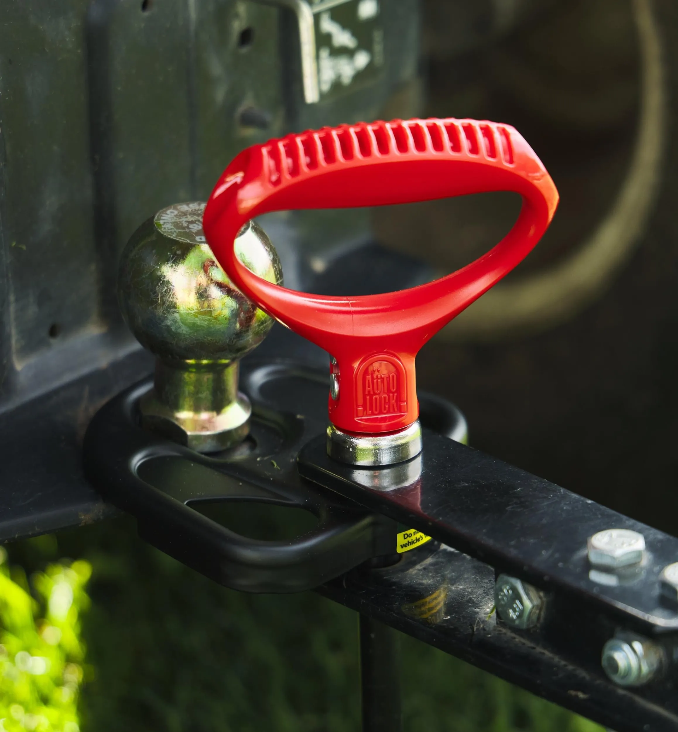 Lee Valley Lawn Care>Three-Way Hitch Plate