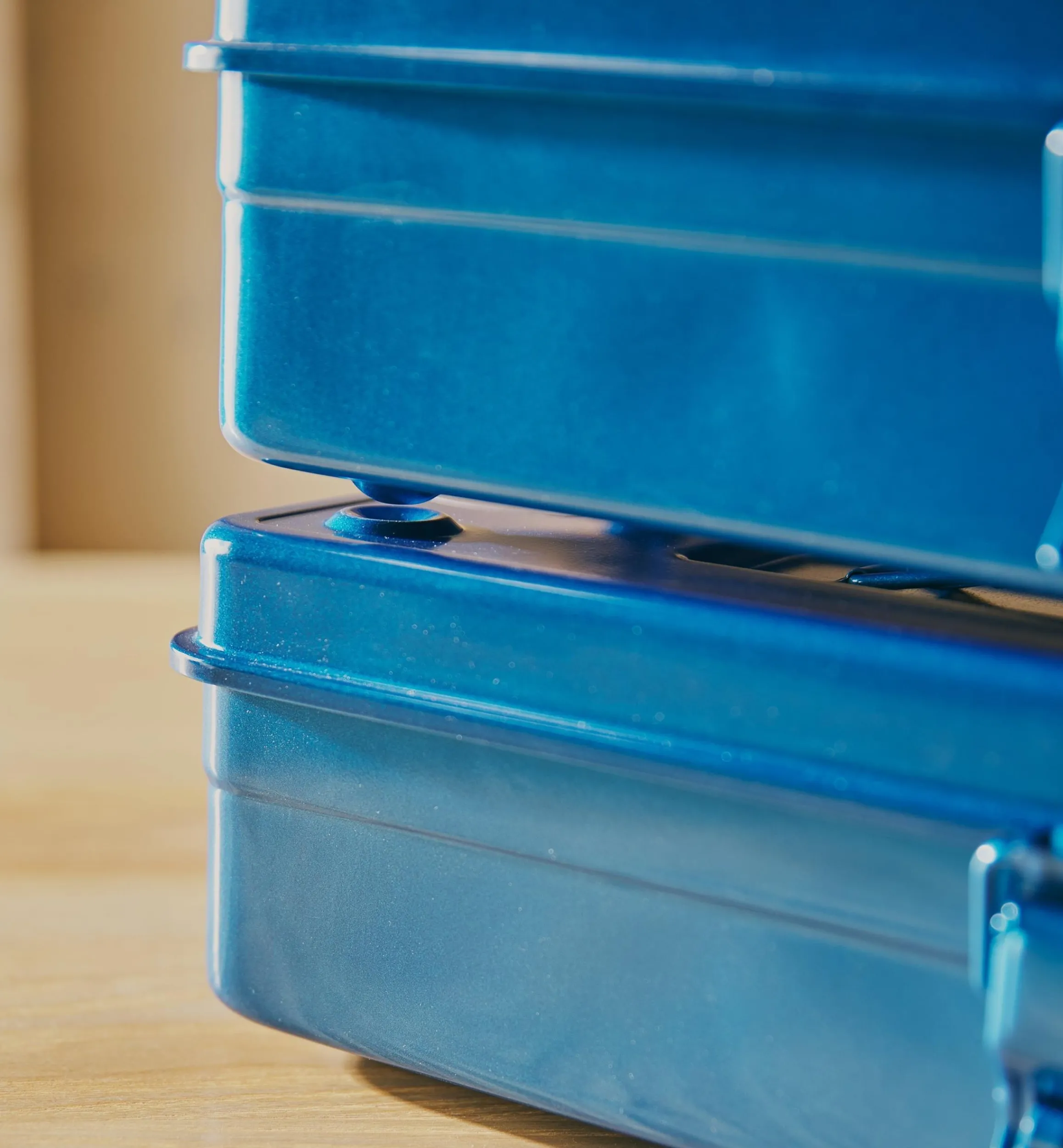 Lee Valley Workshop>Toyo Medium Stackable Toolbox