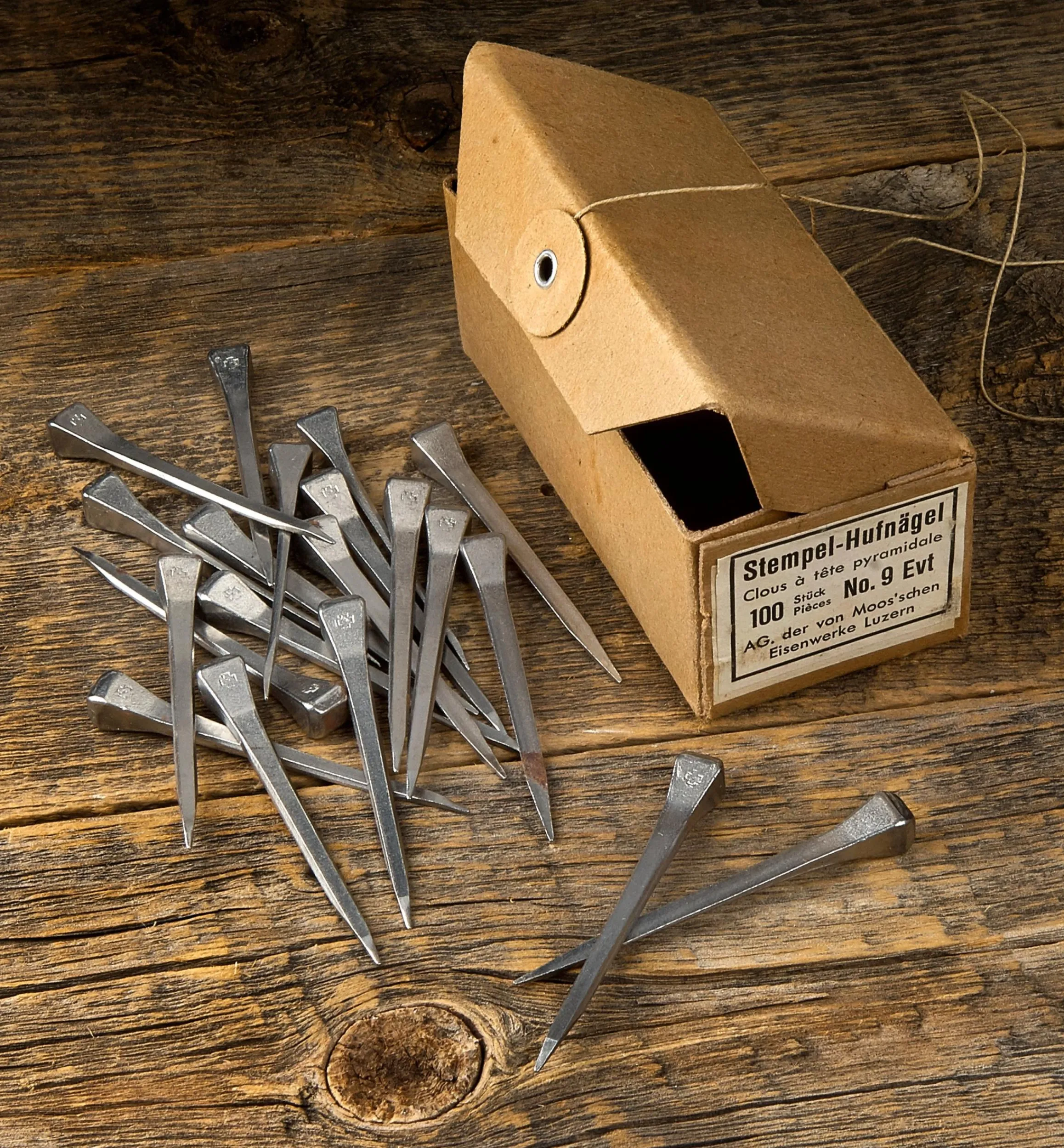 Lee Valley Fasteners>Vintage Horseshoe Nails