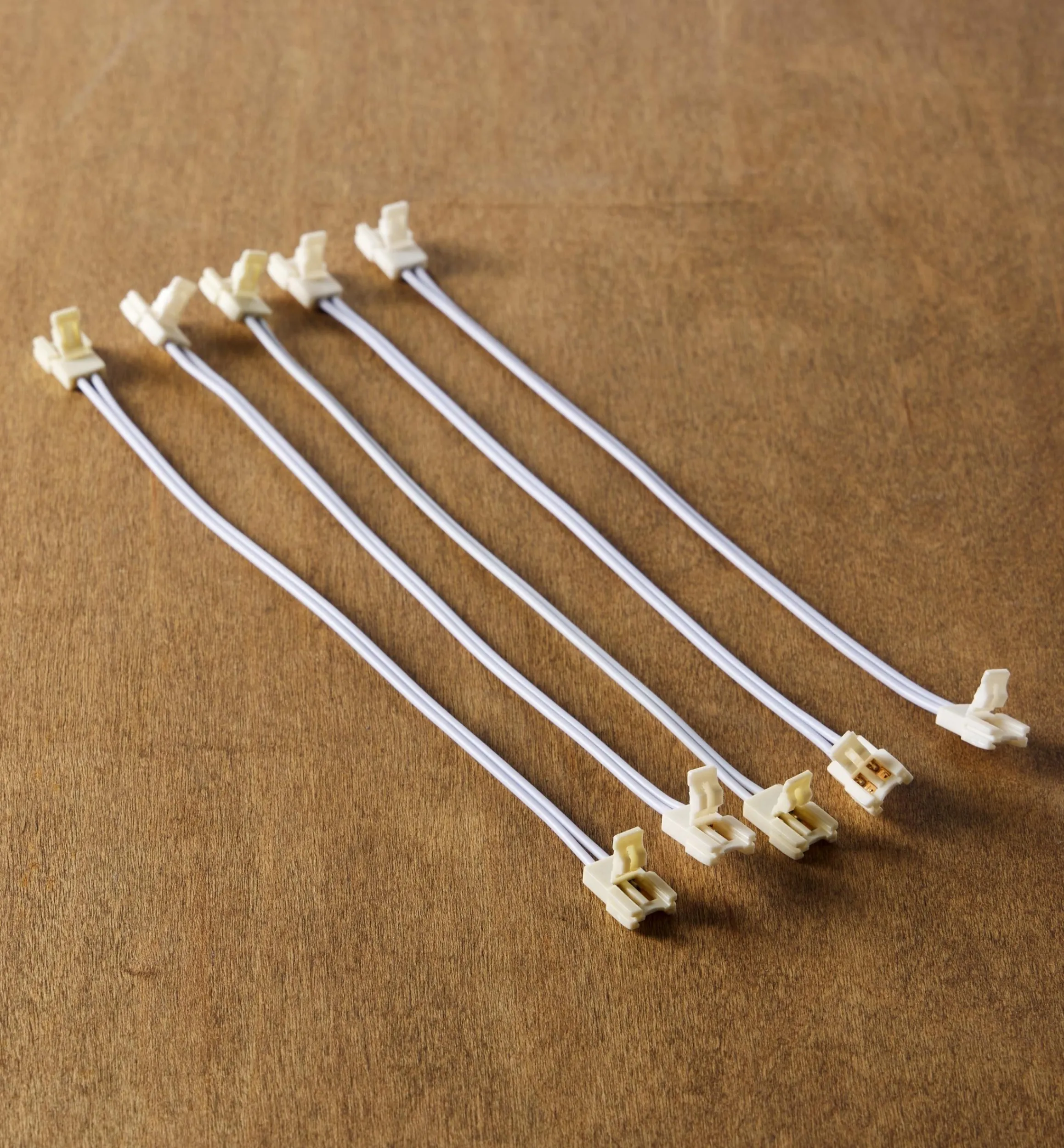 Lee Valley Lighting>Wire-Lead Connectors For White LED Tape Lights (12V)
